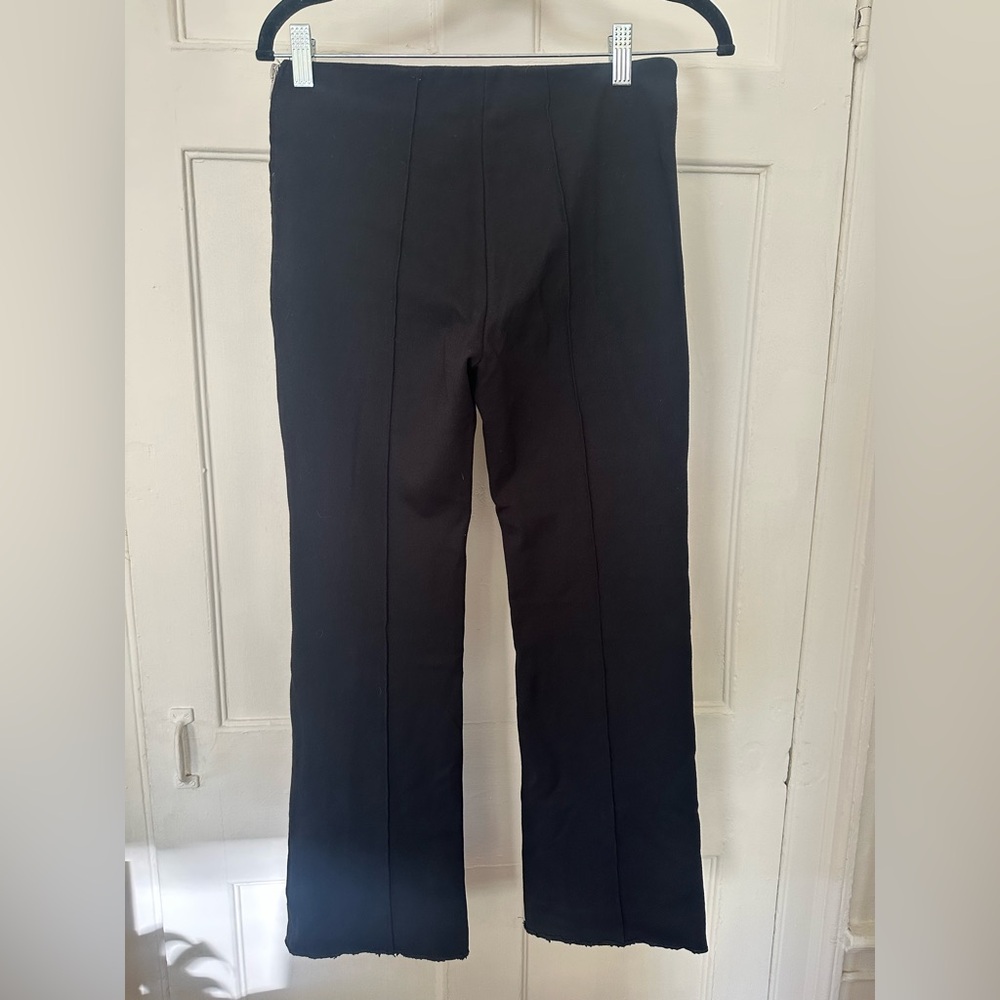 Vilagallo Elegant Black cropped flare raw hem side zip  Trousers eu 40/us size 8